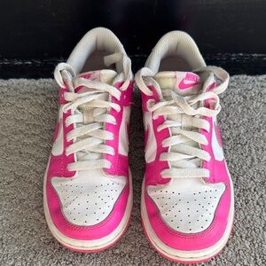 Nike Kids Sneakers in Pink and White